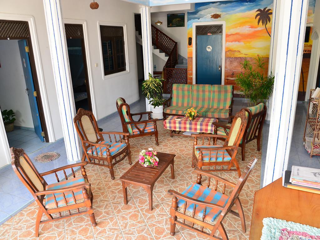Hotel Happy Tuna Hikkaduwa Exterior photo